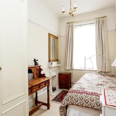 Large 3 Bed Flat In Central Wimbledon Лондон Екстериор снимка