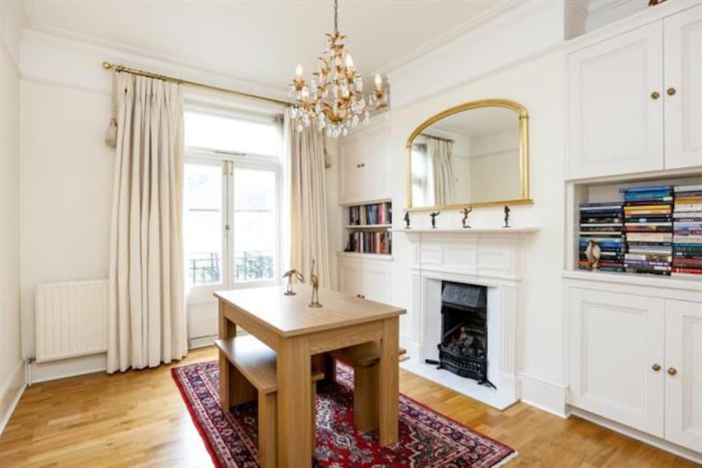 Large 3 Bed Flat In Central Wimbledon Лондон Екстериор снимка