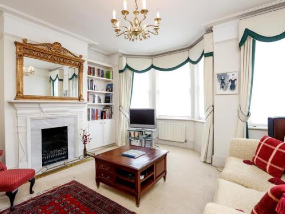 Large 3 Bed Flat In Central Wimbledon Лондон Екстериор снимка